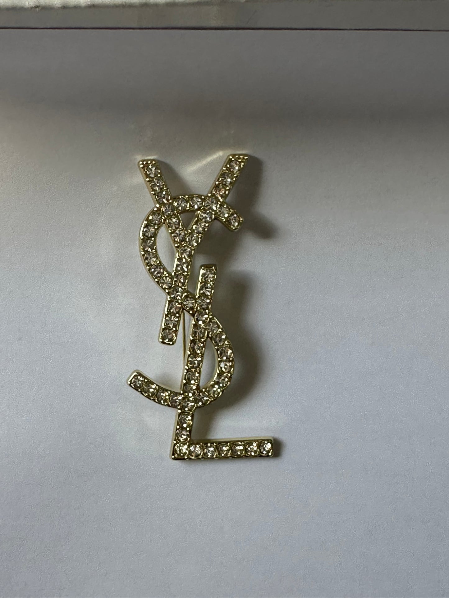 Guoio Brooch