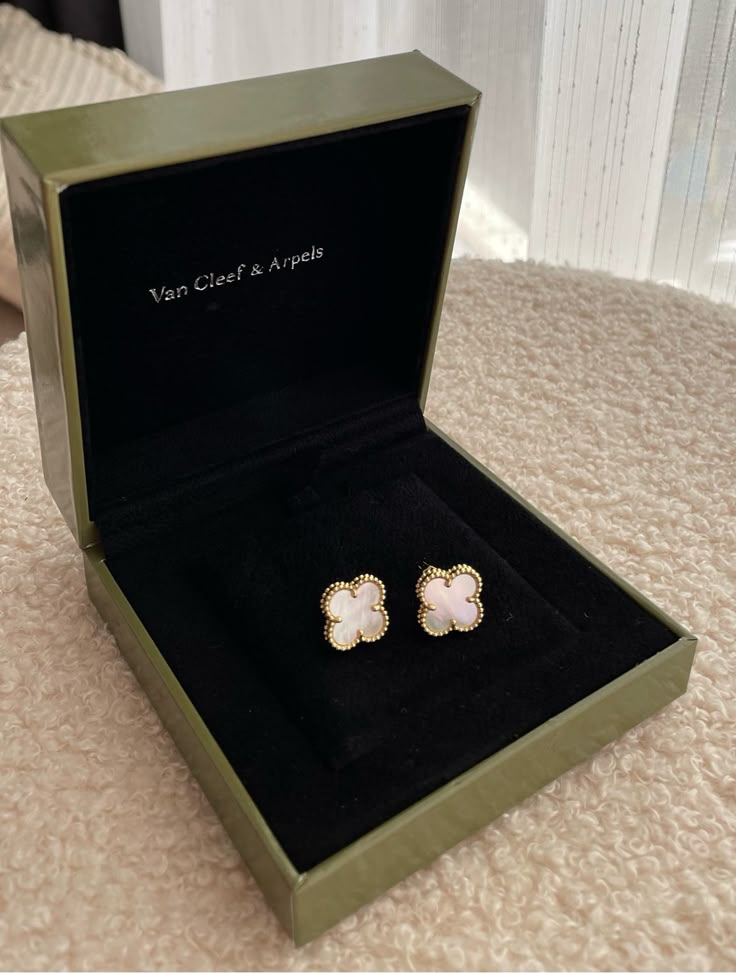 Van Cleef Earring