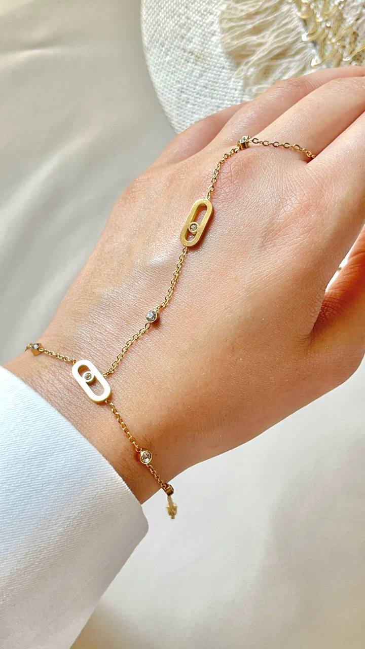 Giliop Hand Chain Bracelet