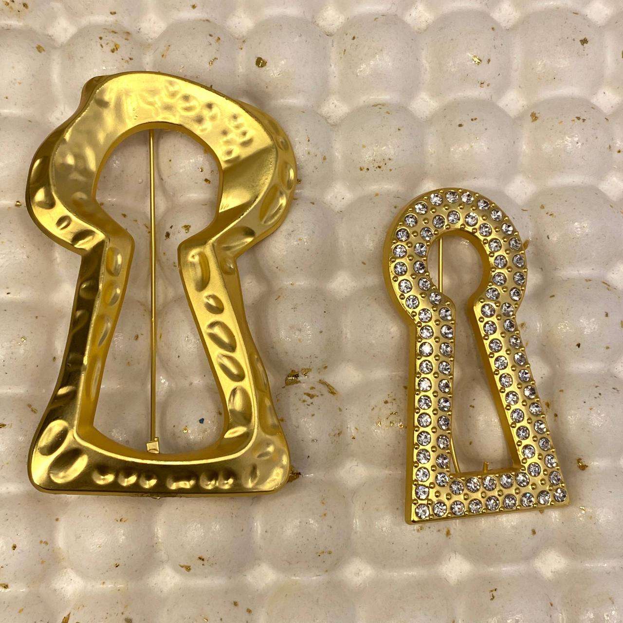 Hiolp Brooch