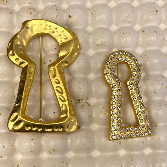Hiolp Brooch