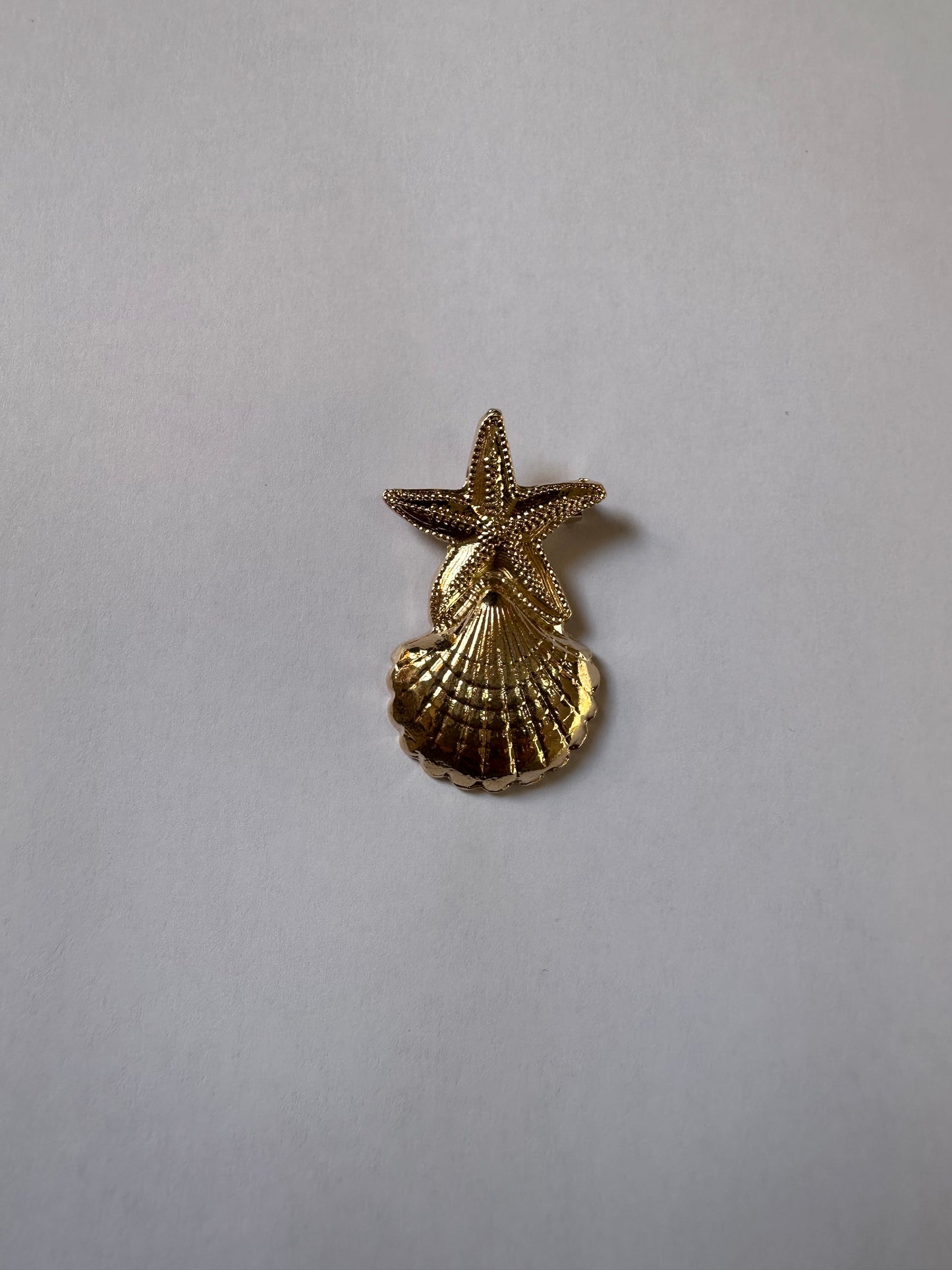 Hilo Brooch