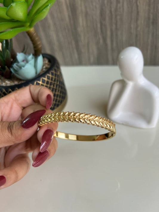 Mezna Bangle