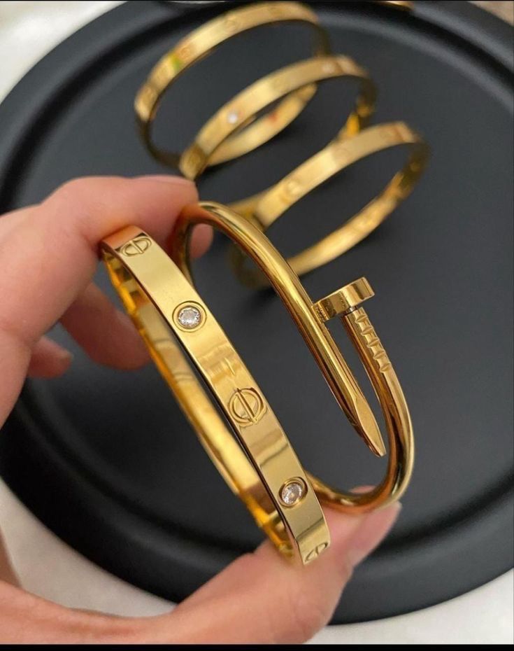 Set cartier with diamond stone and nail bangles