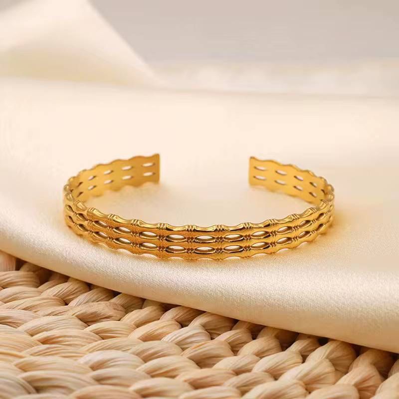 Merlott Bangle