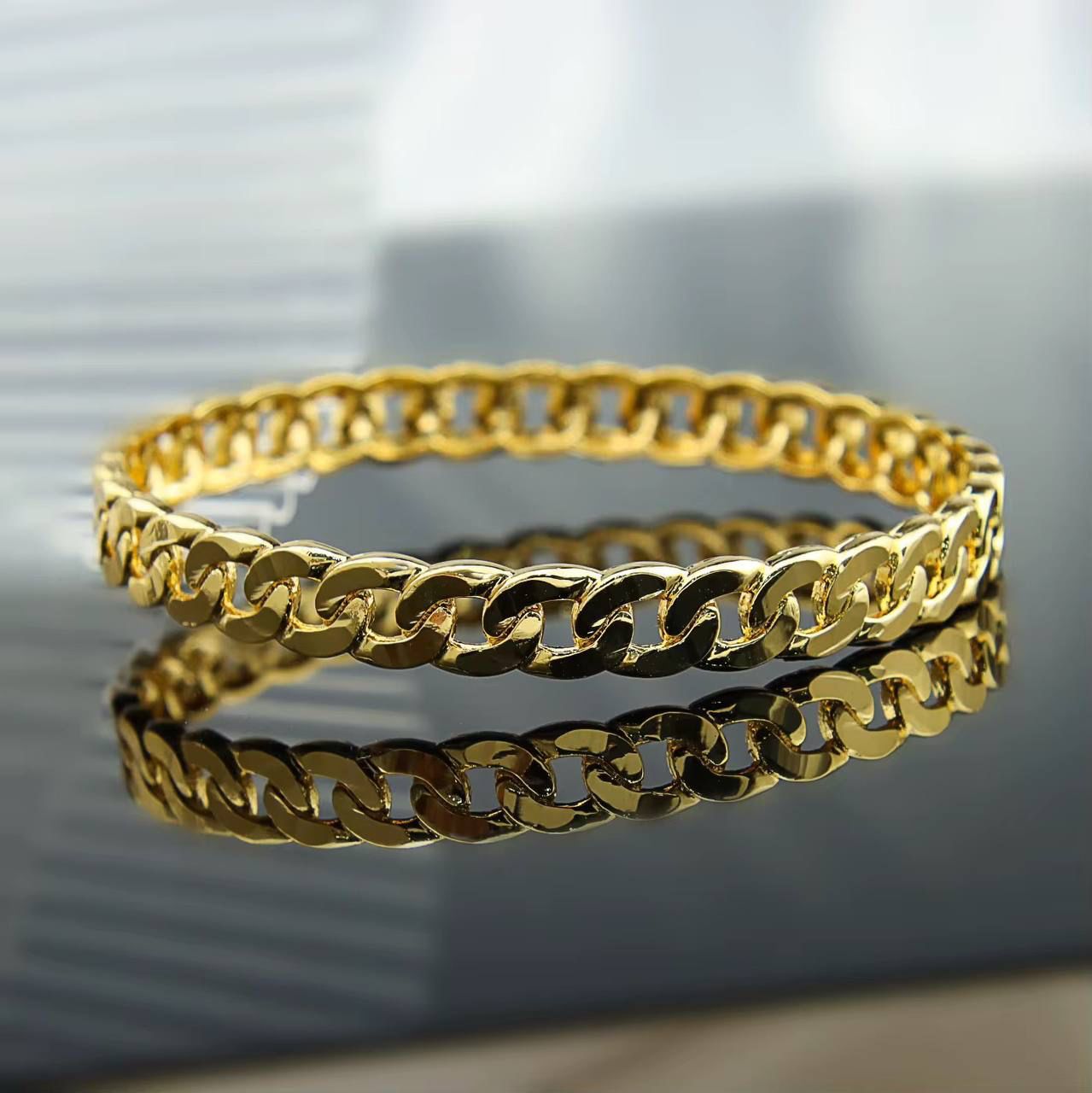 Avznta Bangle