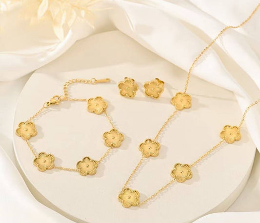 Set Necklace,Bracelet & earring Van cleef flower